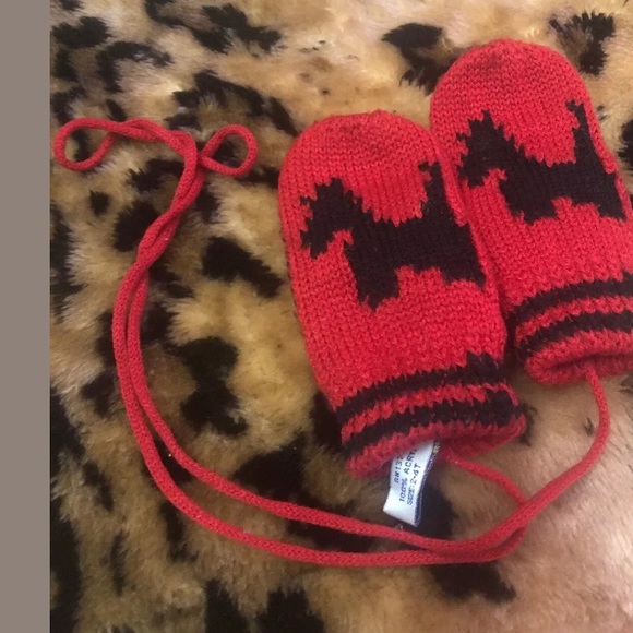 Children’s red black Scotty dog hat beanie gloves - Picture 2 of 6
